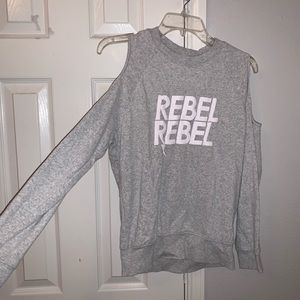 grey long sleeve with cut out shoulder & design⚡️